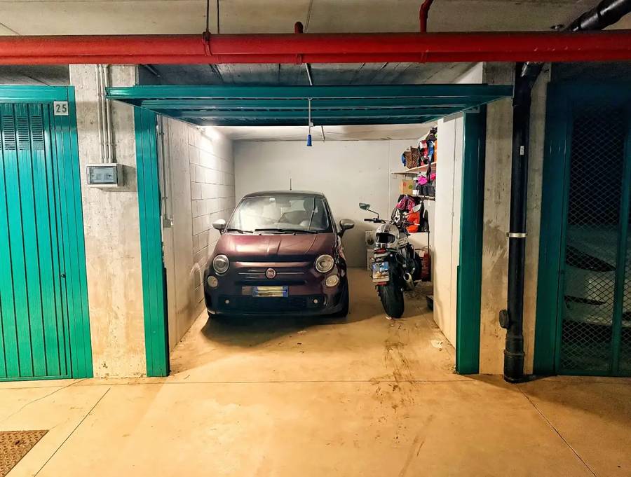 Box Custodito [2 Min imbarco traghetti, 5 min Metro Dinegro] — foto 1
